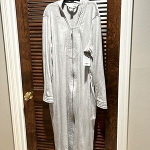 Donna Sleepwear XXL in a frozen grey color. Very soft!